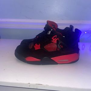 Red thunder Jordan 4s size 7